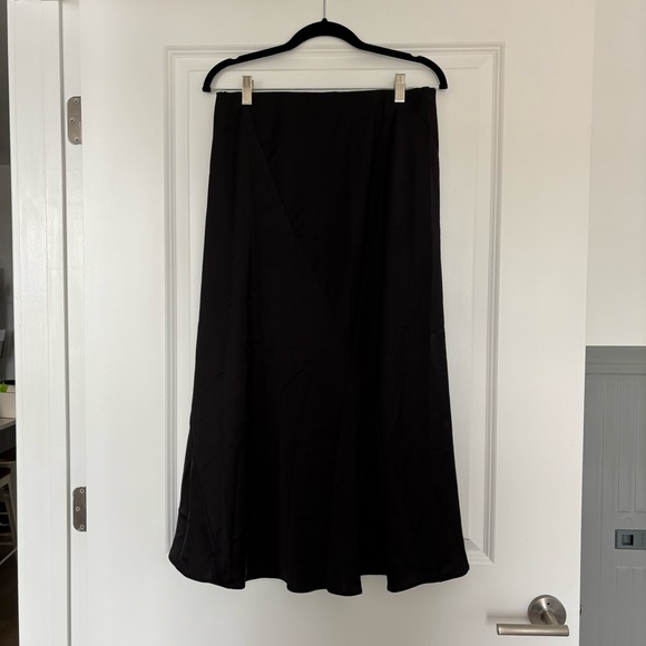 Banana Republic midi slip skirt black medium - Picture 4 of 9